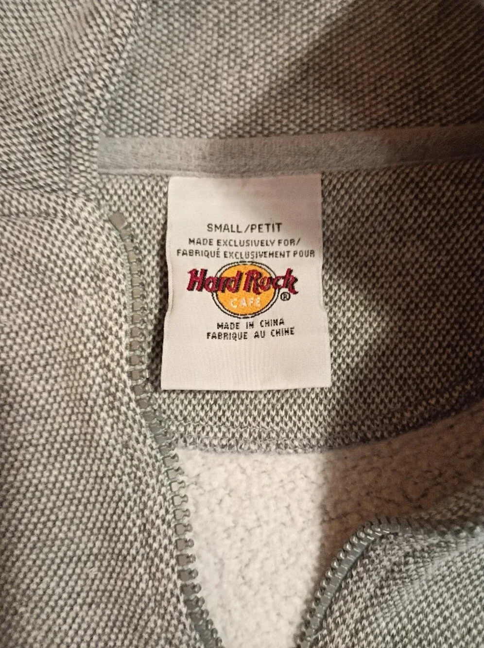 Hard Rock Cafe Cleveland Men's Gray Pullover Sweater